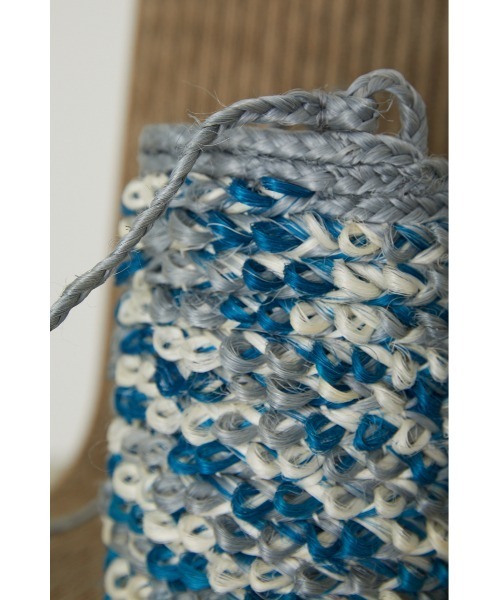 RIM.ARK（リムアーク）の「Hand made sisal mini shoulder（かごバッグ・レディース・ブルー・FREE）」の4枚目の写真