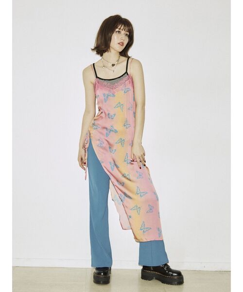 jouetie（ジュエティ）の「バタフライパターンスリットキャミワンピース（ワンピース・レディース・パープル/ピンク・MEDIUM）」の16枚目の写真