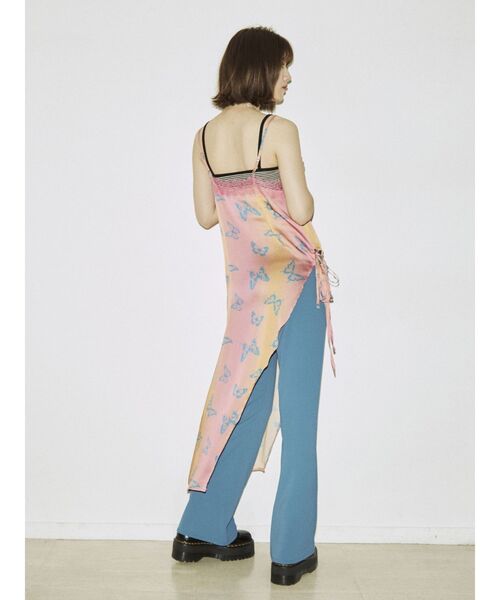 jouetie（ジュエティ）の「バタフライパターンスリットキャミワンピース（ワンピース・レディース・パープル/ピンク・MEDIUM）」の4枚目の写真