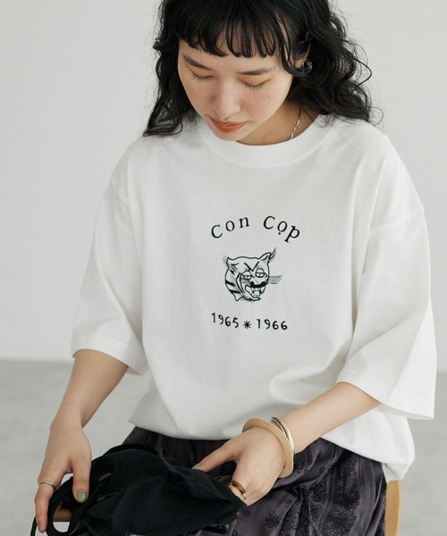 CRAFT STANDARD BOUTIQUE（クラフトスタンダードブティック）の「CON COP TEE（Tシャツ/カットソー・レディース・オフホワイト/チャコールグレー/アイボリー・M/L/XL）」の2枚目の写真
