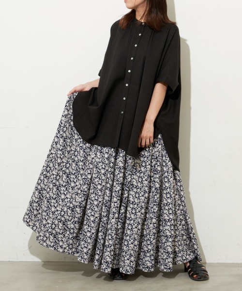 Libra Cue（リブラ キュー）の「フラワープリントギャザースカート（スカート・レディース・ネイビー/レッド・FREE）」の3枚目の写真