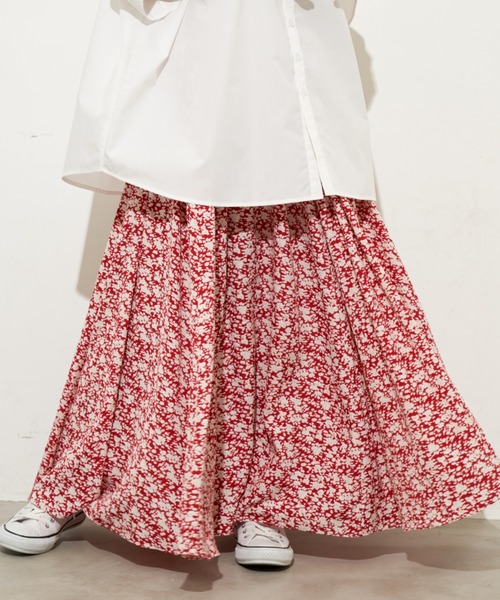 Libra Cue（リブラ キュー）の「フラワープリントギャザースカート（スカート・レディース・ネイビー/レッド・FREE）」の12枚目の写真