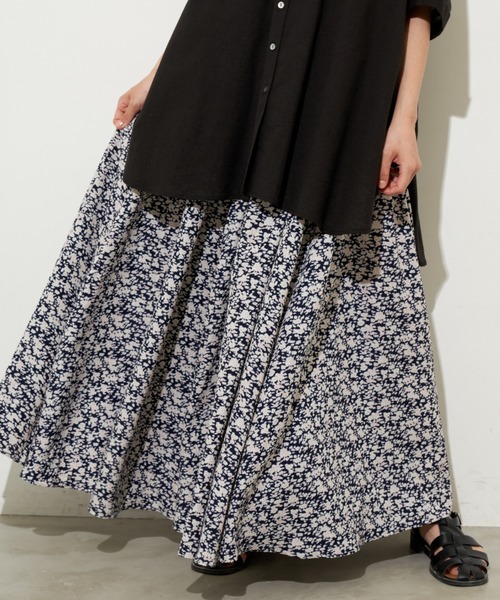 Libra Cue（リブラ キュー）の「フラワープリントギャザースカート（スカート・レディース・ネイビー/レッド・FREE）」の16枚目の写真