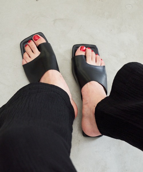 Auntie Rosa Holiday(アンティローザホリデー)の「トングレザーサンダル(サンダル・レディース・ブラック・SMALL/MEDIUM/LARGE)」の4枚目の写真