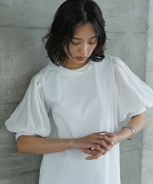 GEVS.(ジェイヴィス)の「<大きいサイズ> シアーパフスリーブTシャツ GEVS.(Tシャツ/カットソー・レディース・ブラック/オフホワイト・L/4L/LL/3L/5L)」の2枚目の写真