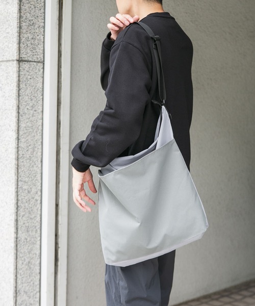 URBAN RESEARCH DOORS（アーバンリサーチドアーズ）の「2TONE ショルダーバッグ（ショルダーバッグ・メンズ・ブラック/グリーン/ベージュ系その他/ライトカーキ/グレー系その他・-）」の10枚目の写真