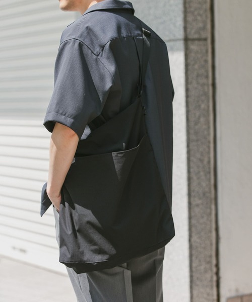 URBAN RESEARCH DOORS（アーバンリサーチドアーズ）の「2TONE ショルダーバッグ（ショルダーバッグ・メンズ・ブラック/グリーン/ベージュ系その他/ライトカーキ/グレー系その他・-）」の12枚目の写真