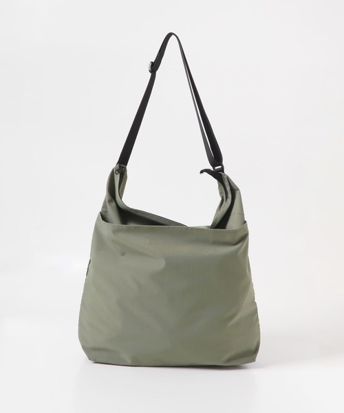 URBAN RESEARCH DOORS（アーバンリサーチドアーズ）の「2TONE ショルダーバッグ（ショルダーバッグ・メンズ・ブラック/グリーン/ベージュ系その他/ライトカーキ/グレー系その他・-）」の13枚目の写真