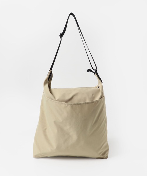 URBAN RESEARCH DOORS（アーバンリサーチドアーズ）の「2TONE ショルダーバッグ（ショルダーバッグ・メンズ・ブラック/グリーン/ベージュ系その他/ライトカーキ/グレー系その他・-）」の17枚目の写真