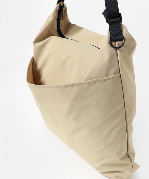 URBAN RESEARCH DOORS（アーバンリサーチドアーズ）の「2TONE ショルダーバッグ（ショルダーバッグ・メンズ・ブラック/グリーン/ベージュ系その他/ライトカーキ/グレー系その他・-）」の20枚目の写真