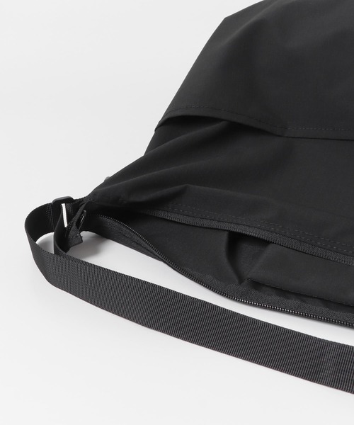 URBAN RESEARCH DOORS（アーバンリサーチドアーズ）の「2TONE ショルダーバッグ（ショルダーバッグ・メンズ・ブラック/グリーン/ベージュ系その他/ライトカーキ/グレー系その他・-）」の22枚目の写真