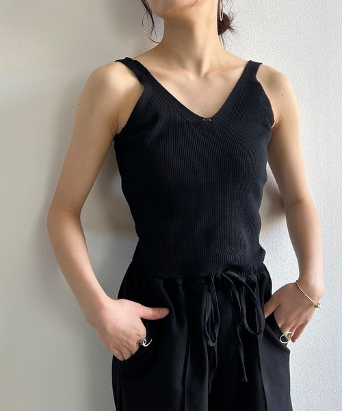Kotoe(コトエ)の「クロップドニットタンクトップ ニットビスチェ ミニ丈(その他トップス・レディース・ベージュ/ブラック・FREE)」の4枚目の写真