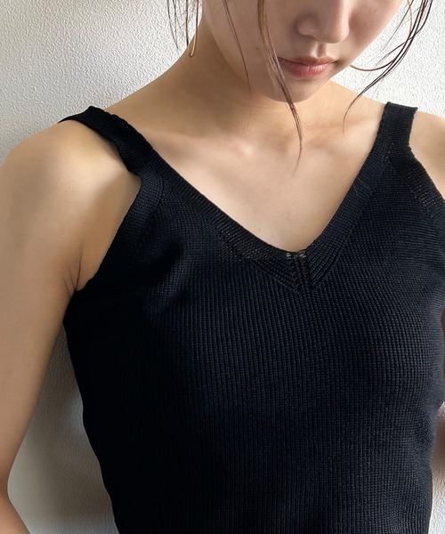 Kotoe(コトエ)の「クロップドニットタンクトップ ニットビスチェ ミニ丈(その他トップス・レディース・ベージュ/ブラック・FREE)」の5枚目の写真