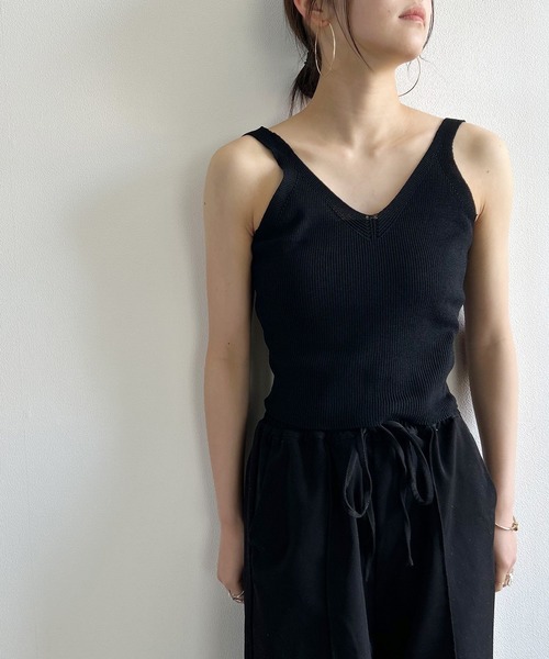 Kotoe(コトエ)の「クロップドニットタンクトップ ニットビスチェ ミニ丈(その他トップス・レディース・ベージュ/ブラック・FREE)」の6枚目の写真