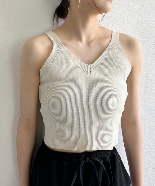 Kotoe(コトエ)の「クロップドニットタンクトップ ニットビスチェ ミニ丈(その他トップス・レディース・ベージュ/ブラック・FREE)」の10枚目の写真