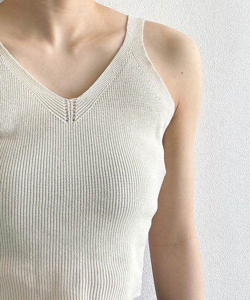 Kotoe(コトエ)の「クロップドニットタンクトップ ニットビスチェ ミニ丈(その他トップス・レディース・ベージュ/ブラック・FREE)」の11枚目の写真