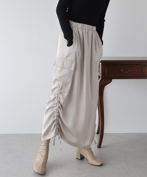 BLUEEAST（ブルーイースト）の「シャーリングカーゴスカート（スカート・レディース・チャコールグレー/ブラック/グレイッシュベージュ/カーキ/ブラウン・MEDIUM）」の4枚目の写真