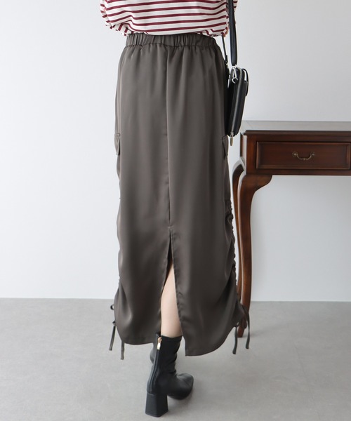 BLUEEAST（ブルーイースト）の「シャーリングカーゴスカート（スカート・レディース・チャコールグレー/ブラック/グレイッシュベージュ/カーキ/ブラウン・MEDIUM）」の6枚目の写真