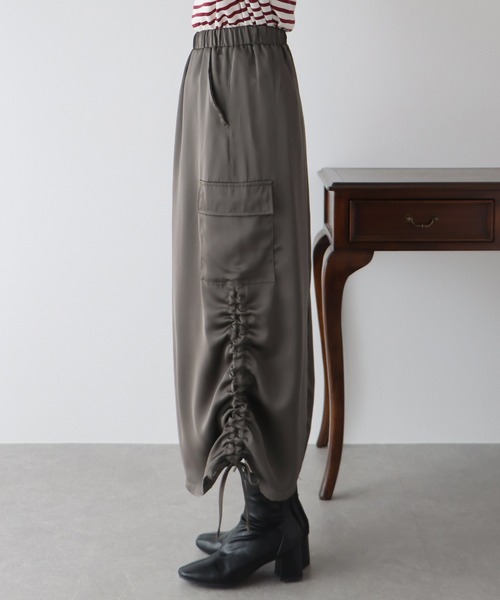 BLUEEAST（ブルーイースト）の「シャーリングカーゴスカート（スカート・レディース・チャコールグレー/ブラック/グレイッシュベージュ/カーキ/ブラウン・MEDIUM）」の19枚目の写真