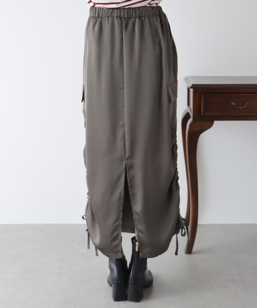 BLUEEAST（ブルーイースト）の「シャーリングカーゴスカート（スカート・レディース・チャコールグレー/ブラック/グレイッシュベージュ/カーキ/ブラウン・MEDIUM）」の18枚目の写真