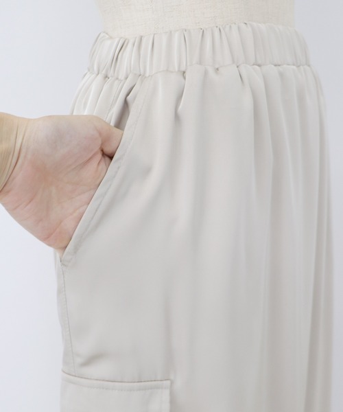 BLUEEAST（ブルーイースト）の「シャーリングカーゴスカート（スカート・レディース・チャコールグレー/ブラック/グレイッシュベージュ/カーキ/ブラウン・MEDIUM）」の15枚目の写真