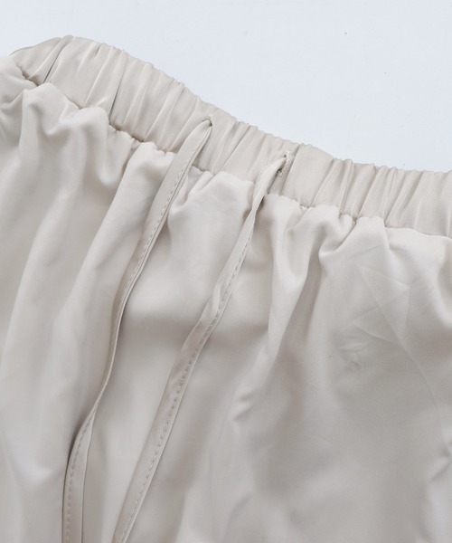 BLUEEAST（ブルーイースト）の「シャーリングカーゴスカート（スカート・レディース・チャコールグレー/ブラック/グレイッシュベージュ/カーキ/ブラウン・MEDIUM）」の10枚目の写真