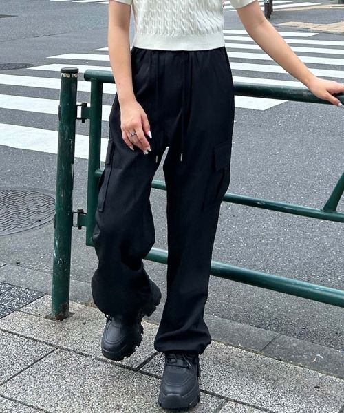 INGNI（イング）の「ツイルカーゴ／パンツ（カーゴパンツ・レディース・ブラック/カーキ/アイボリー・FREE）」の2枚目の写真