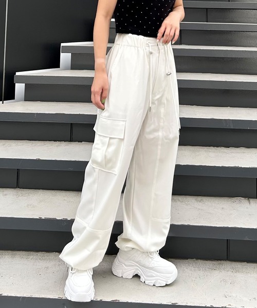 INGNI（イング）の「ツイルカーゴ／パンツ（カーゴパンツ・レディース・ブラック/カーキ/アイボリー・FREE）」の11枚目の写真