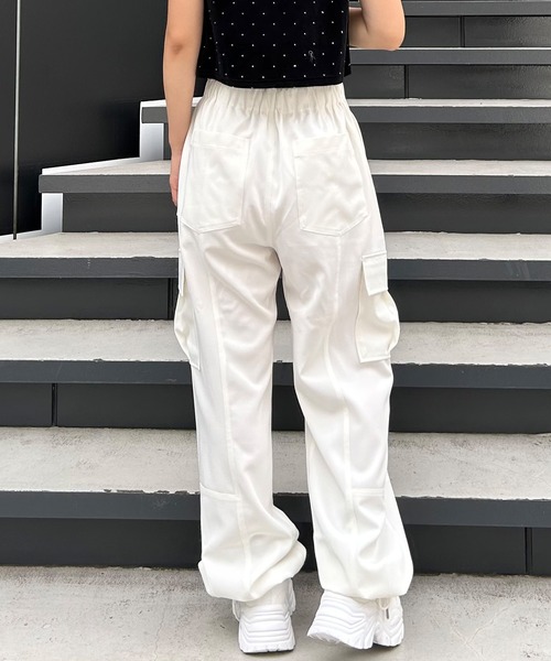 INGNI（イング）の「ツイルカーゴ／パンツ（カーゴパンツ・レディース・ブラック/カーキ/アイボリー・FREE）」の12枚目の写真