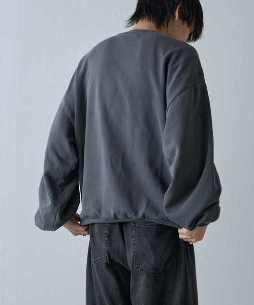 COLONY 2139（コロニートゥーワンスリーナイン）の「ピグメントダメージ裏起毛クルースウェット（スウェット・メンズ・ブラック/チャコールグレー・LARGE/MEDIUM）」の9枚目の写真