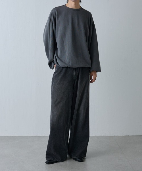 COLONY 2139（コロニートゥーワンスリーナイン）の「ピグメントダメージ裏起毛クルースウェット（スウェット・メンズ・ブラック/チャコールグレー・LARGE/MEDIUM）」の17枚目の写真