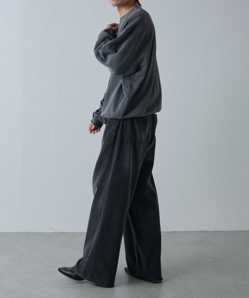 COLONY 2139（コロニートゥーワンスリーナイン）の「ピグメントダメージ裏起毛クルースウェット（スウェット・メンズ・ブラック/チャコールグレー・LARGE/MEDIUM）」の21枚目の写真