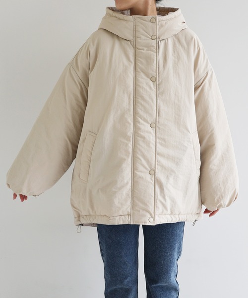 andme（アンドミー）の「オーバーサイズ中綿ダウンコート（ダウンジャケット/コート・レディース・ライトカーキ/ベージュ/ブラック/アイボリー・M/S）」の14枚目の写真