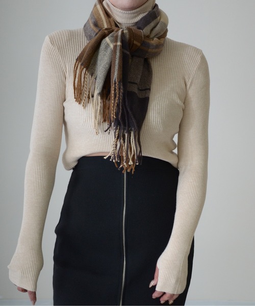 ibeul_（イベール）の「フィンガーホールハイネックスリムリブニットトップス（ニット/セーター・レディース・ブルー/アイボリー/ブラウン/ホワイト/ブラック/チャコール/ライム/ベージュ/グレー・FREE）」の7枚目の写真