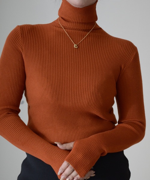 ibeul_（イベール）の「フィンガーホールハイネックスリムリブニットトップス（ニット/セーター・レディース・ブルー/アイボリー/ブラウン/ホワイト/ブラック/チャコール/ライム/ベージュ/グレー・FREE）」の6枚目の写真