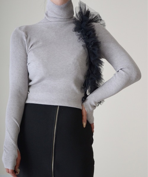 ibeul_（イベール）の「フィンガーホールハイネックスリムリブニットトップス（ニット/セーター・レディース・ブルー/アイボリー/ブラウン/ホワイト/ブラック/チャコール/ライム/ベージュ/グレー・FREE）」の4枚目の写真