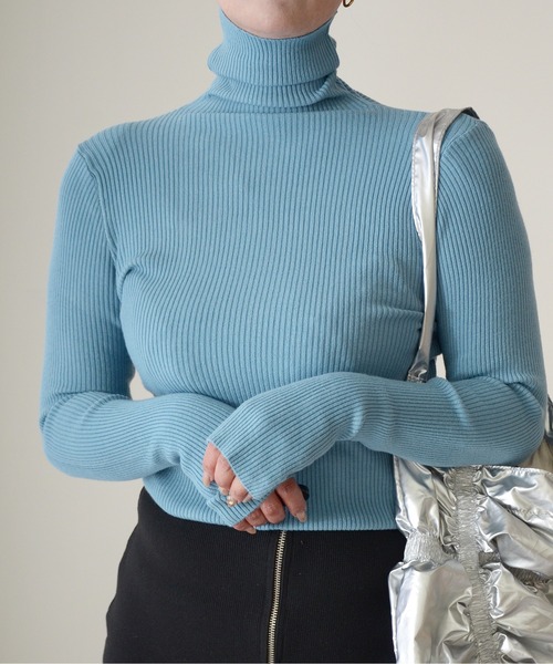 ibeul_（イベール）の「フィンガーホールハイネックスリムリブニットトップス（ニット/セーター・レディース・ブルー/アイボリー/ブラウン/ホワイト/ブラック/チャコール/ライム/ベージュ/グレー・FREE）」の9枚目の写真