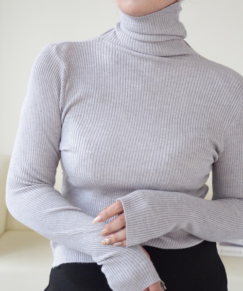 ibeul_（イベール）の「フィンガーホールハイネックスリムリブニットトップス（ニット/セーター・レディース・ブルー/アイボリー/ブラウン/ホワイト/ブラック/チャコール/ライム/ベージュ/グレー・FREE）」の16枚目の写真