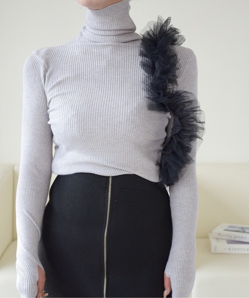 ibeul_（イベール）の「フィンガーホールハイネックスリムリブニットトップス（ニット/セーター・レディース・ブルー/アイボリー/ブラウン/ホワイト/ブラック/チャコール/ライム/ベージュ/グレー・FREE）」の10枚目の写真