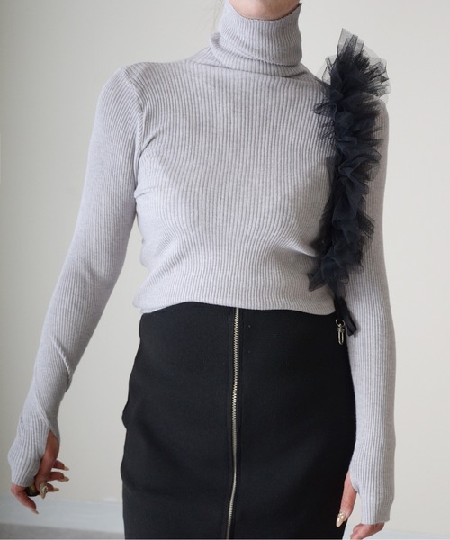 ibeul_（イベール）の「フィンガーホールハイネックスリムリブニットトップス（ニット/セーター・レディース・ブルー/アイボリー/ブラウン/ホワイト/ブラック/チャコール/ライム/ベージュ/グレー・FREE）」の11枚目の写真