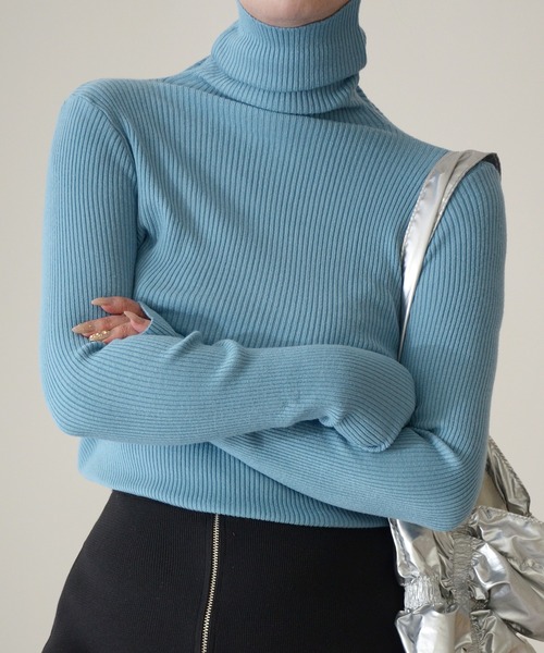 ibeul_（イベール）の「フィンガーホールハイネックスリムリブニットトップス（ニット/セーター・レディース・ブルー/アイボリー/ブラウン/ホワイト/ブラック/チャコール/ライム/ベージュ/グレー・FREE）」の13枚目の写真