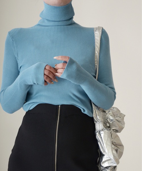 ibeul_（イベール）の「フィンガーホールハイネックスリムリブニットトップス（ニット/セーター・レディース・ブルー/アイボリー/ブラウン/ホワイト/ブラック/チャコール/ライム/ベージュ/グレー・FREE）」の14枚目の写真