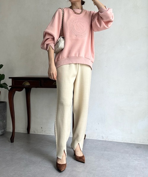 DouDou（ドゥドゥ）の「【WEB限定】 裏起毛エンボスロゴトップス（その他トップス・レディース・オフホワイト/ピンク/チャコールグレー・FREE）」の5枚目の写真