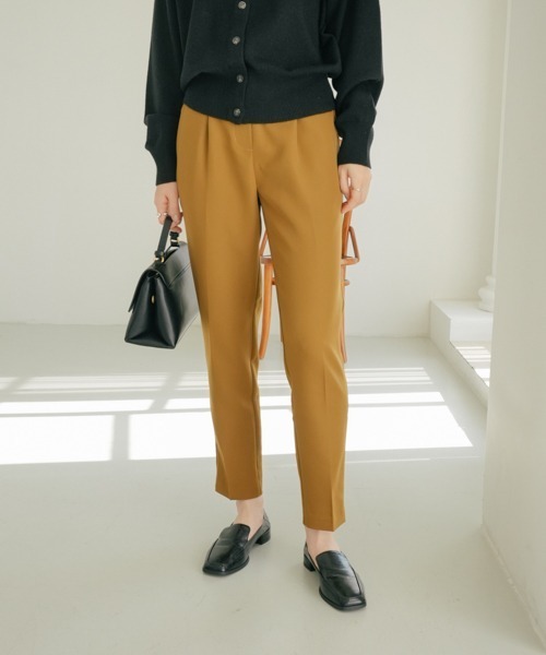 SHOPLIST styled by DHOLIC(ショップリストスタイルドバイディーホリック)の「【SHOPLIST styled by DHOLIC 限定】 美脚 シルエット ストレッチ タック テーパードパンツ(スラックス・レディース・ライトブラウン/ライトベージュ/ライトグリーン/ブラック/ライトグレー/イエロー・M/S)」の8枚目の写真