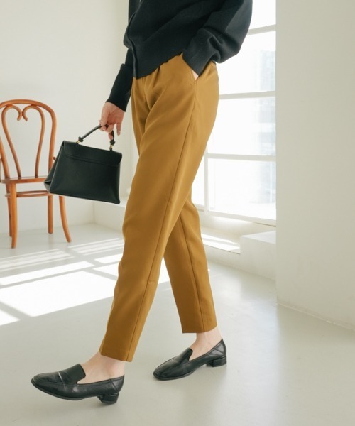 SHOPLIST styled by DHOLIC(ショップリストスタイルドバイディーホリック)の「【SHOPLIST styled by DHOLIC 限定】 美脚 シルエット ストレッチ タック テーパードパンツ(スラックス・レディース・ライトブラウン/ライトベージュ/ライトグリーン/ブラック/ライトグレー/イエロー・M/S)」の10枚目の写真