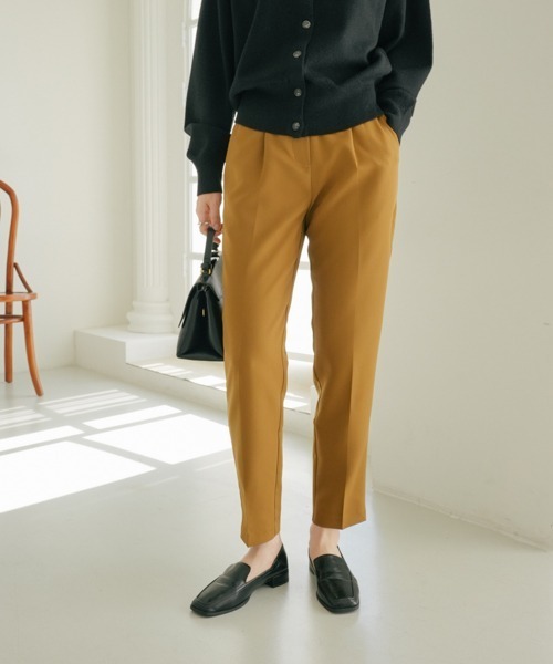 SHOPLIST styled by DHOLIC(ショップリストスタイルドバイディーホリック)の「【SHOPLIST styled by DHOLIC 限定】 美脚 シルエット ストレッチ タック テーパードパンツ(スラックス・レディース・ライトブラウン/ライトベージュ/ライトグリーン/ブラック/ライトグレー/イエロー・M/S)」の11枚目の写真