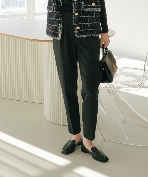 SHOPLIST styled by DHOLIC(ショップリストスタイルドバイディーホリック)の「【SHOPLIST styled by DHOLIC 限定】 美脚 シルエット ストレッチ タック テーパードパンツ(スラックス・レディース・ライトブラウン/ライトベージュ/ライトグリーン/ブラック/ライトグレー/イエロー・M/S)」の13枚目の写真