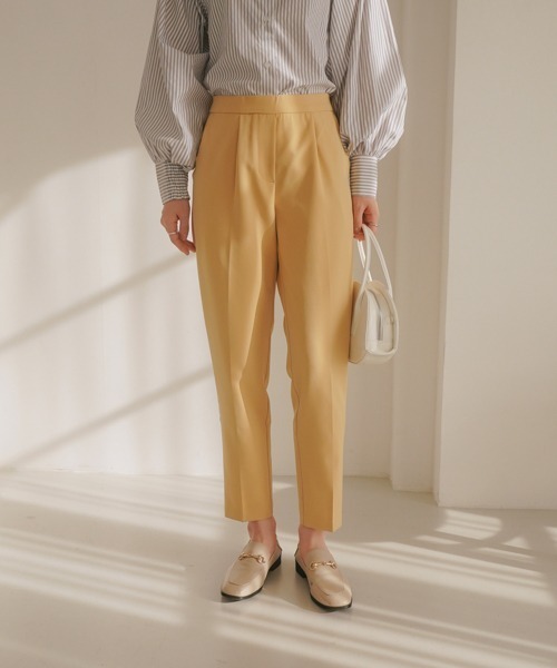 SHOPLIST styled by DHOLIC(ショップリストスタイルドバイディーホリック)の「【SHOPLIST styled by DHOLIC 限定】 美脚 シルエット ストレッチ タック テーパードパンツ(スラックス・レディース・ライトブラウン/ライトベージュ/ライトグリーン/ブラック/ライトグレー/イエロー・M/S)」の22枚目の写真