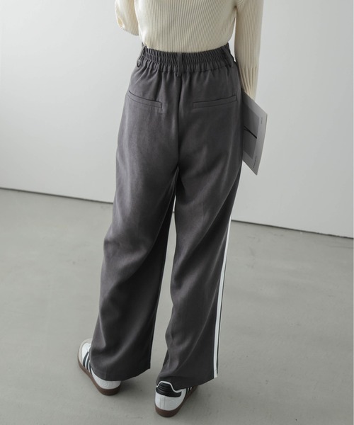 AMELY(エミリー)の「サイドラインワイドパンツ(その他パンツ・レディース・グレー/ブラック/ブラウン/チャコール・M/L)」の19枚目の写真