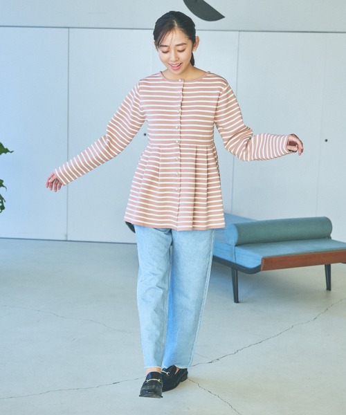 mysty woman(ミスティウーマン)の「パールボタンペプラムカーデ 101953(カーディガン/ボレロ・レディース・ベージュ系その他/ピンク/オフホワイト・FREE)」の5枚目の写真